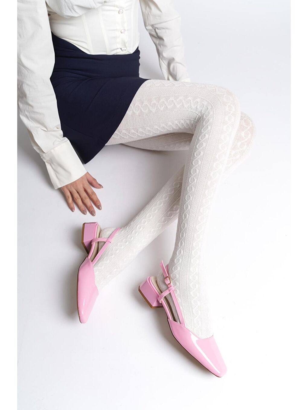 Pembe Arkası Açık Küt Burunlu Kalın Topuklu  Rugan Kadın Ayakkabı-5