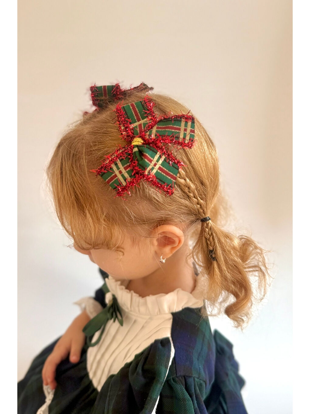 Yeşil Püskül Detaylı Ekose Kız Çocuk Klips Toka