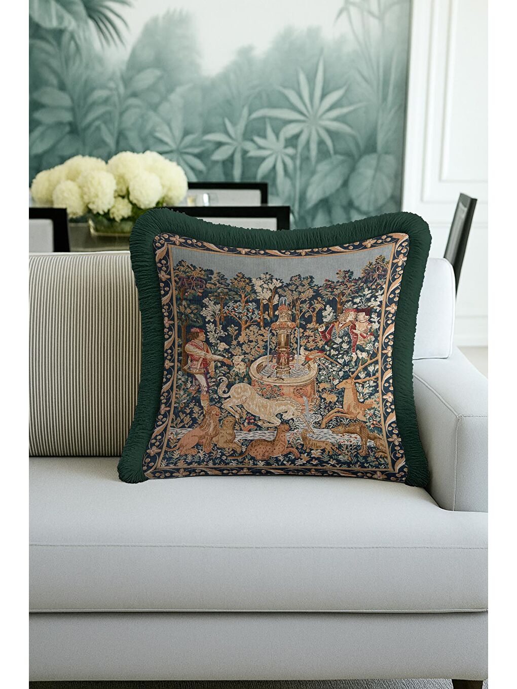 Karışık Asil Saray Figürlü Saçaklı Yastık Kılıfı - Şövalye Orman Gotik Yeşil Gold Püsküllü Kırlent Kılıfı-4