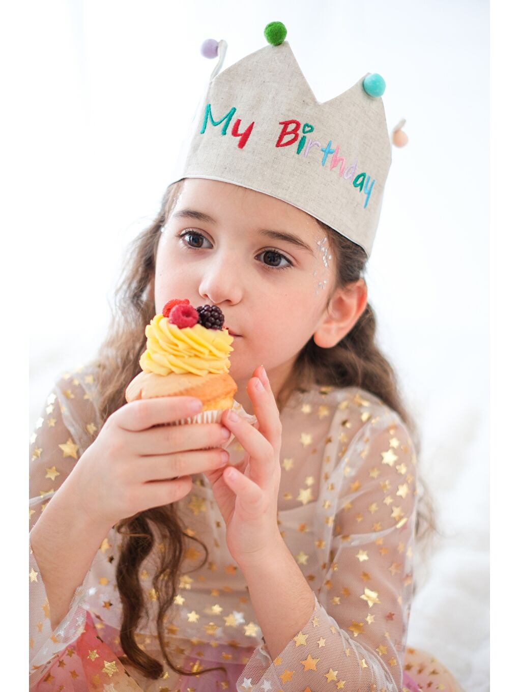 Bej Ponponlu Its My Birthday Yazılı Saç Bandı