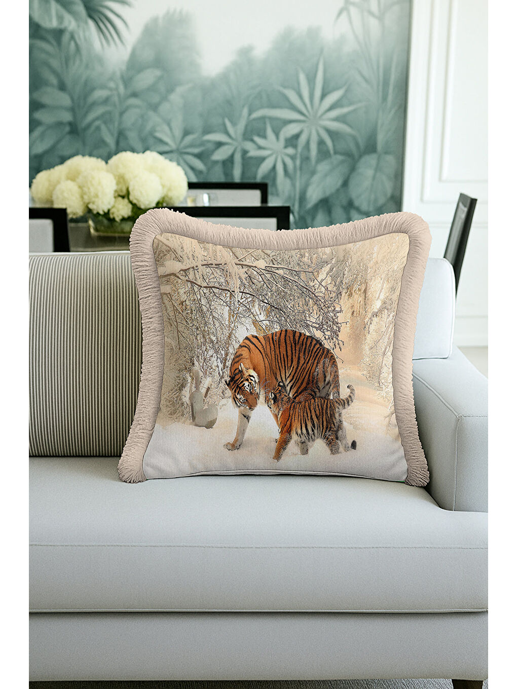 Karışık Vahşi Doğa Kaplan Temalı Saçaklı Yastık Kılıfı - Kış Ormanı Rustik Bej Püsküllü Kırlent Kılıfı