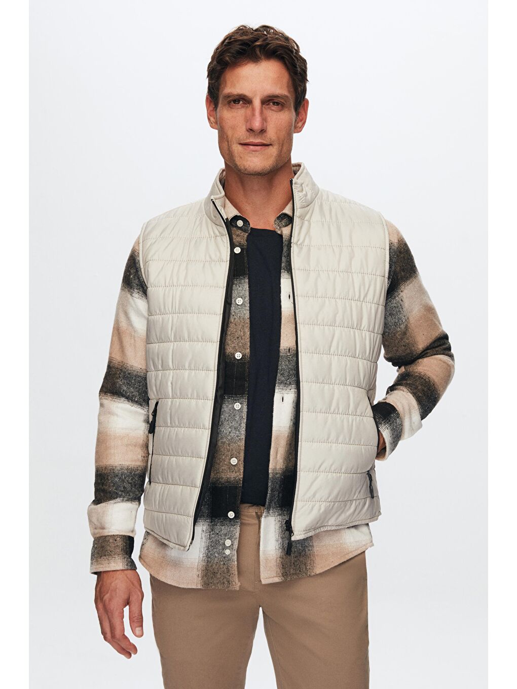 Bej Regular Fit Taş Dik Yaka Elyaf Dolgulu Mevsimlik Fermuarlı Şişme Yelek Mont-1