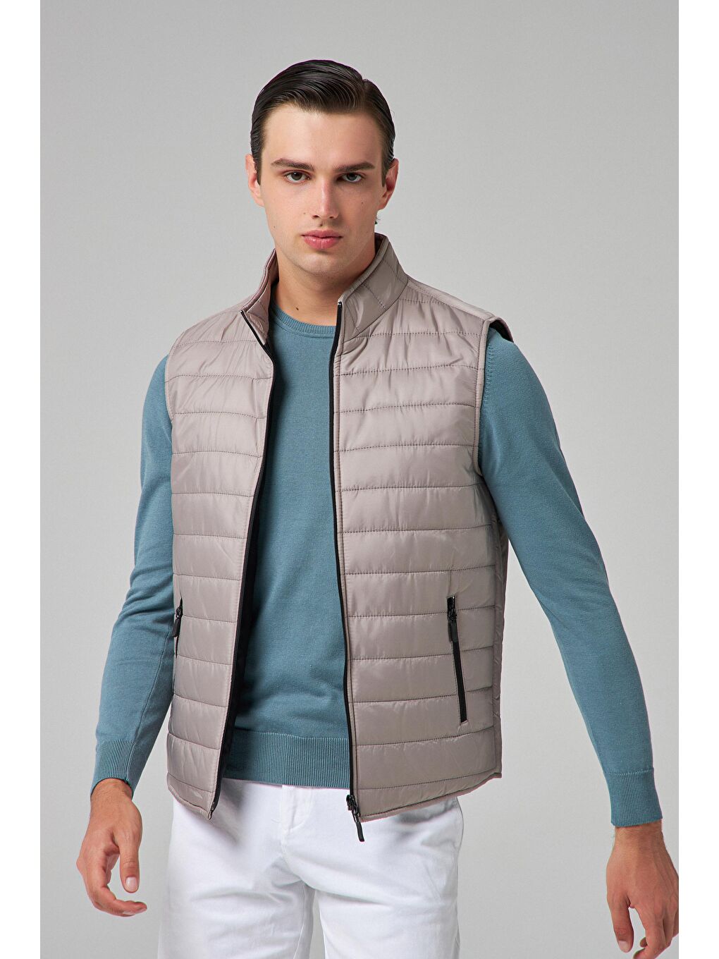 Regular Fit Gri Dik Yaka Elyaf Dolgulu Mevsimlik Fermuarlı Şişme Yelek Mont