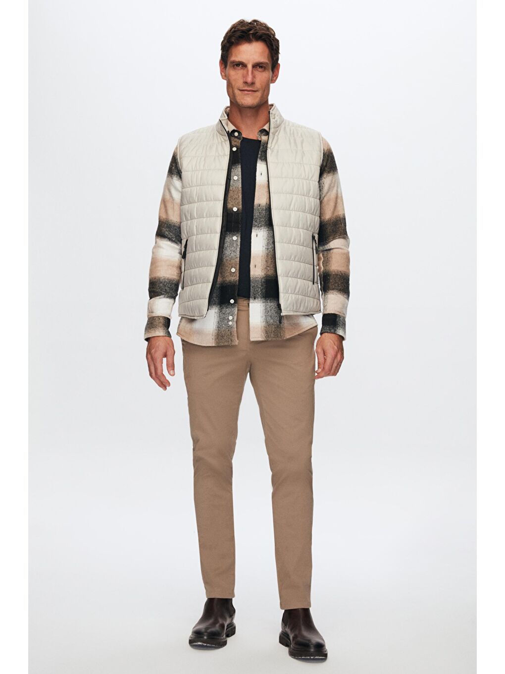 Bej Regular Fit Taş Dik Yaka Elyaf Dolgulu Mevsimlik Fermuarlı Şişme Yelek Mont-5