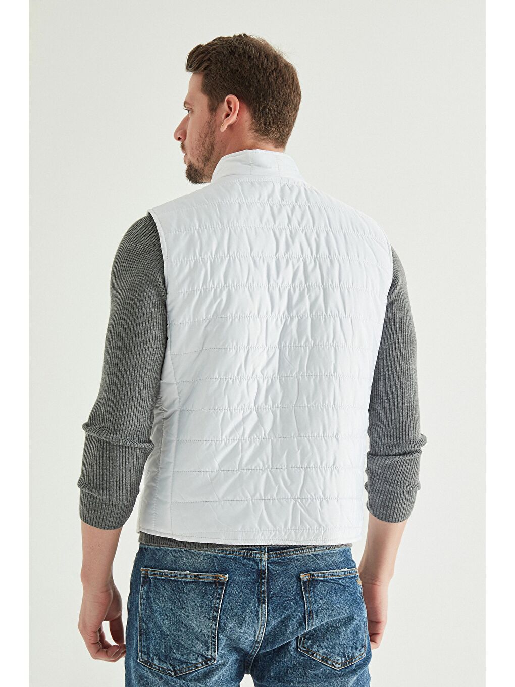 Regular Fit Beyaz Dik Yaka Elyaf Dolgulu Mevsimlik Fermuarlı Şişme Yelek Mont-3