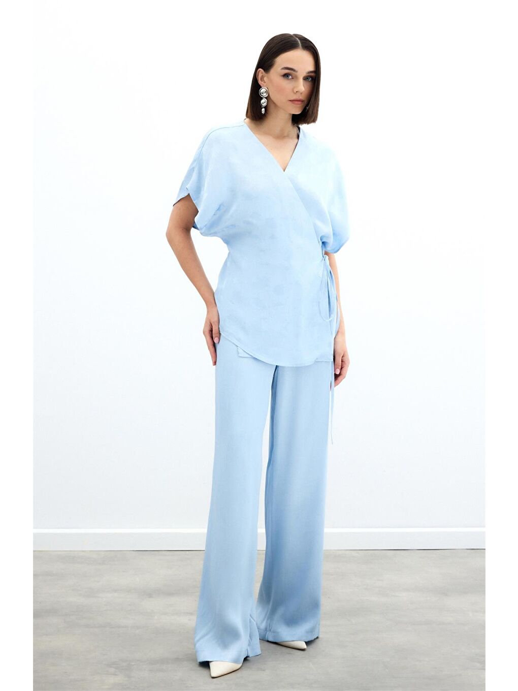 Bağlamalı Jakarlı Saten Bluz - Bebe Mavi-3