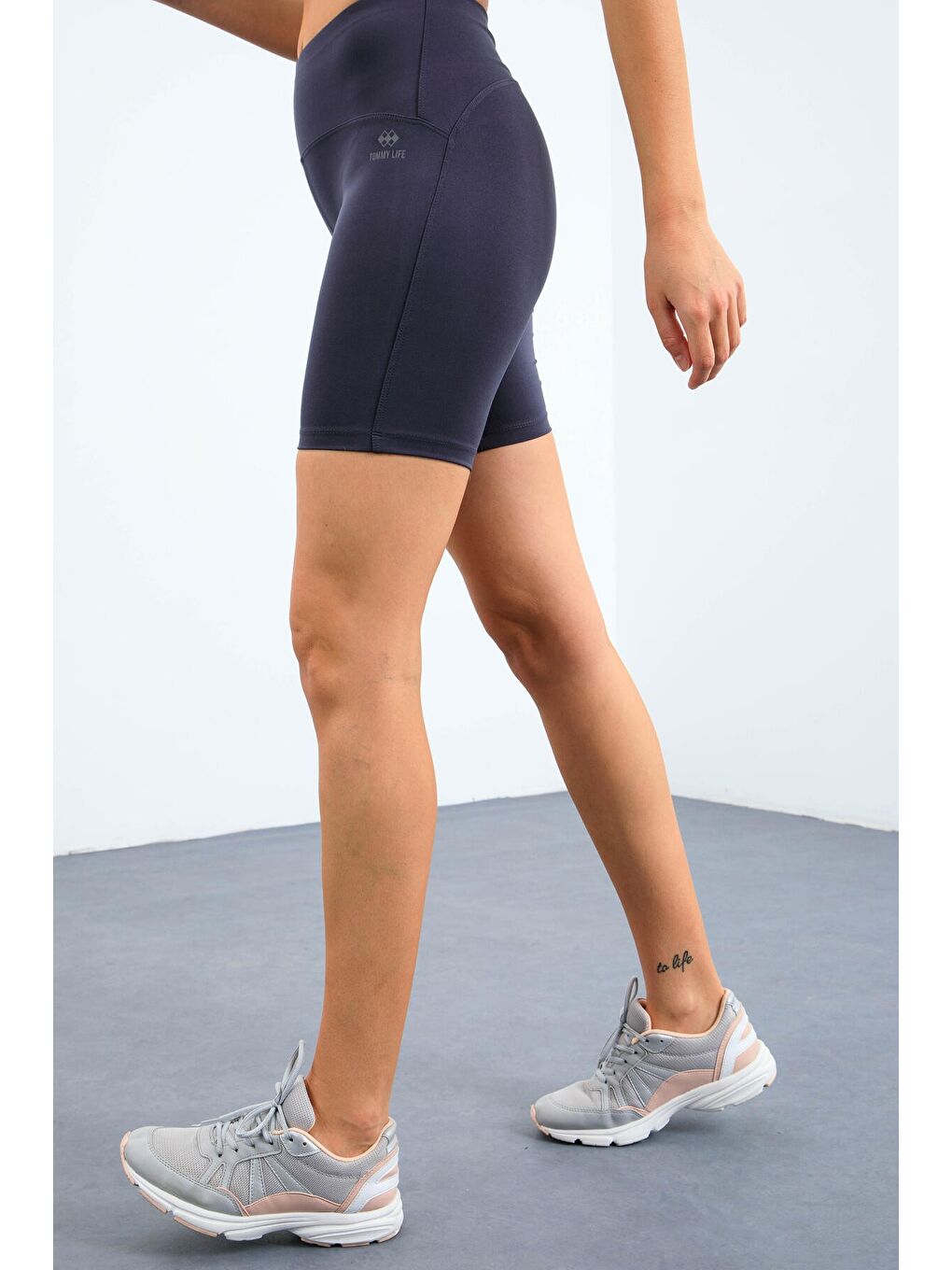 Antrasit Yüksek Bel Toparlayıcı Dar Kalıp Crop Biker Kadın Tayt Takım - 95302-2