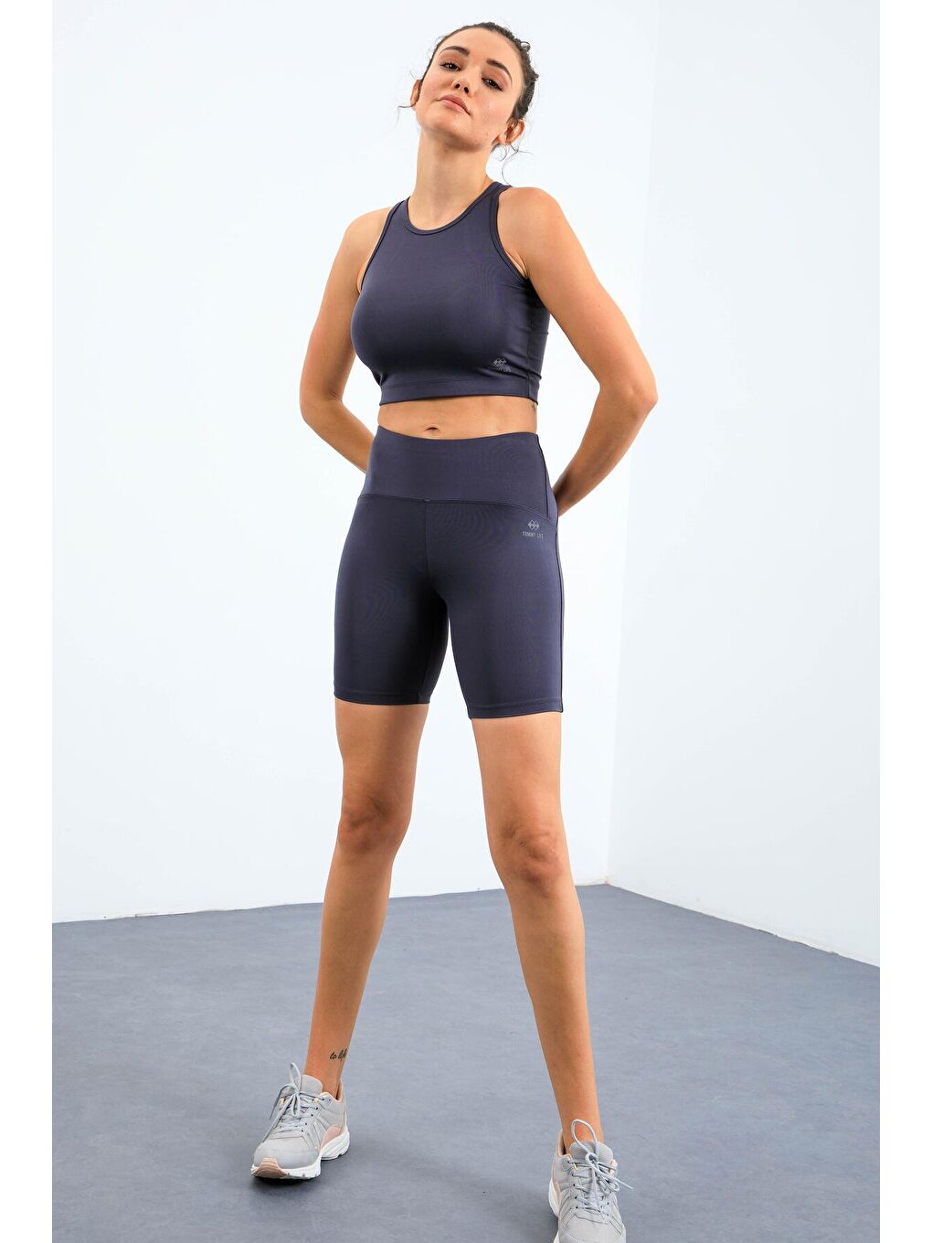 Antrasit Yüksek Bel Toparlayıcı Dar Kalıp Crop Biker Kadın Tayt Takım - 95302-4