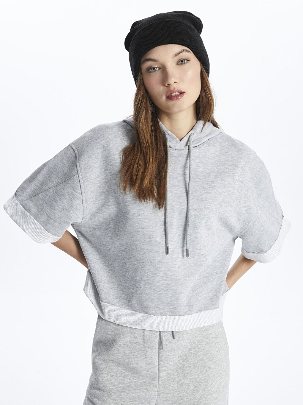 Gri Kapüşonlu Rahat Kalıp Crop Sweatshirt - London-2