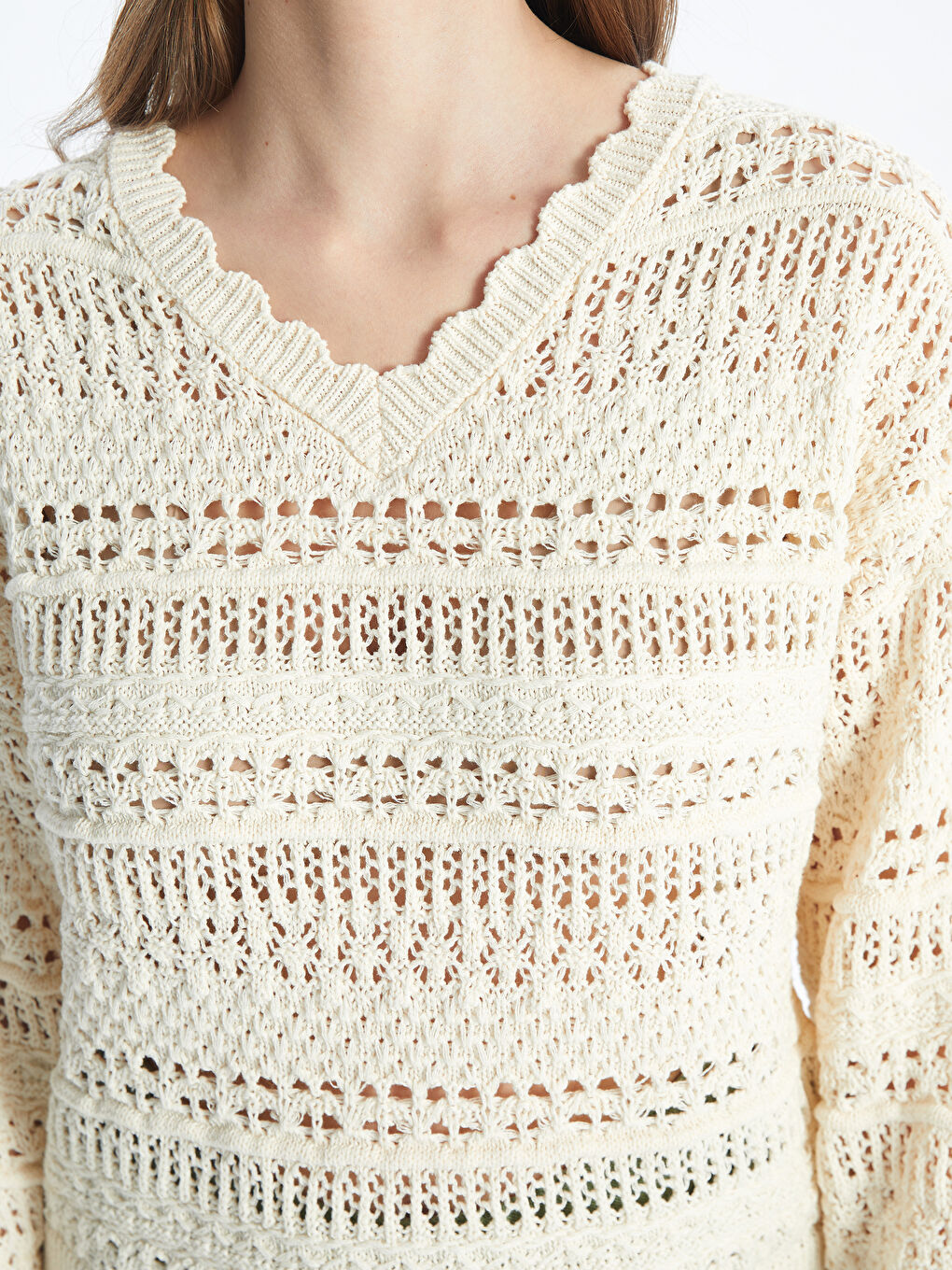 Monjito - Örgü Detaylı Ajur Desenli V Yaka Triko Bluz - Ekru-3