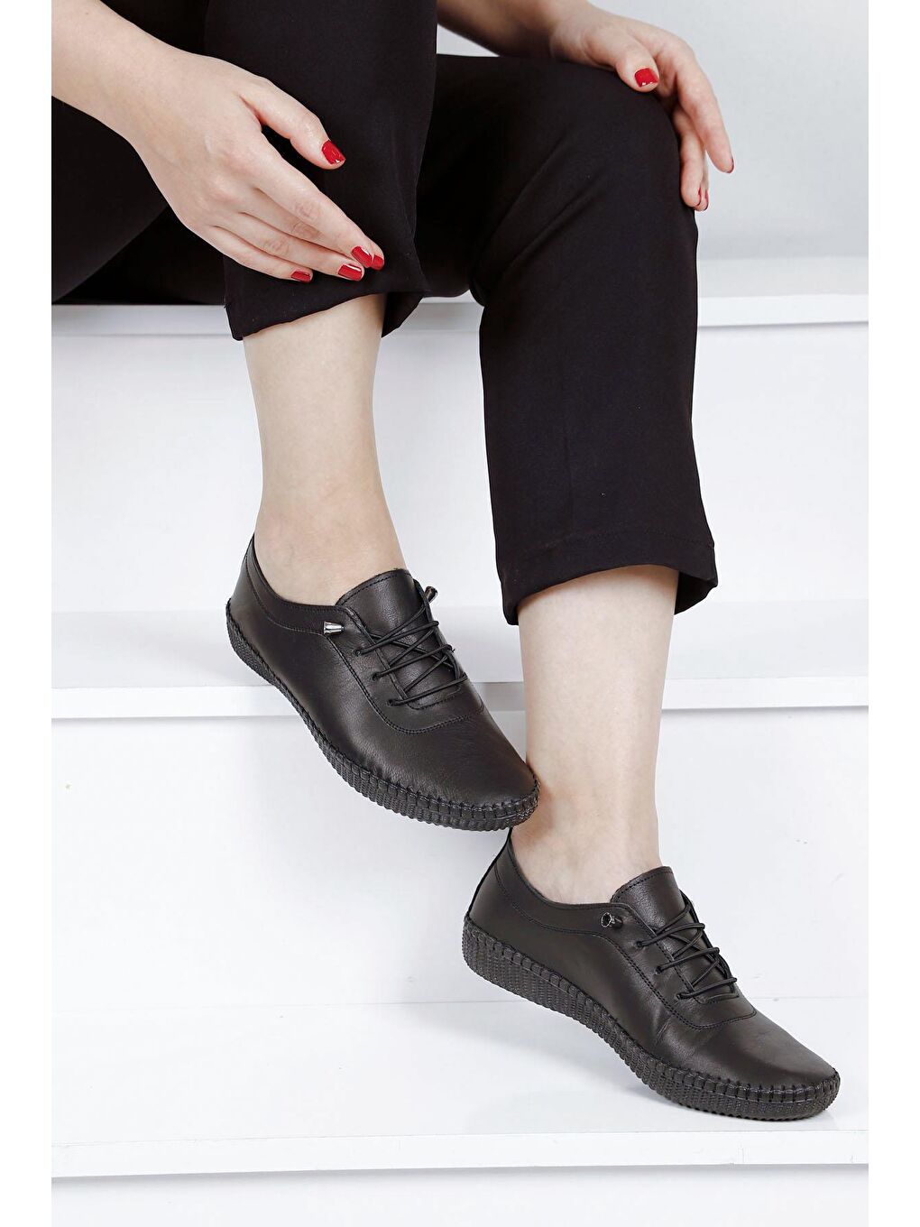 Siyah Hakiki Deri Kadın Bağcıklı Günlük Sneaker 20033