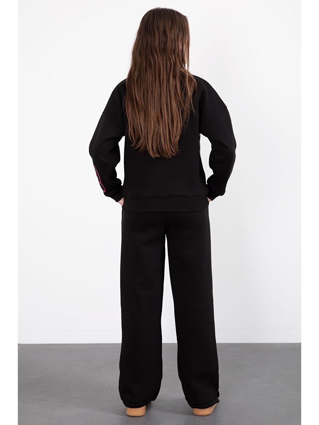 Siyah Çiçek Nakış Detaylı Geniş Paça Kız Çocuk Şardonlu Takım 23283-3