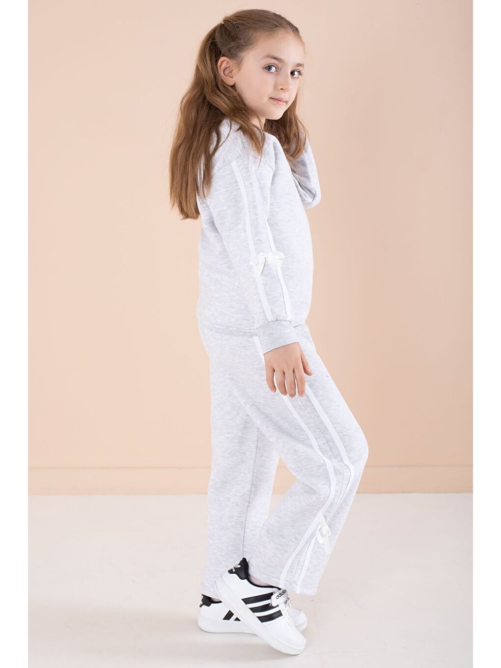 Gri Yazı Nakışlı Şerit Detaylı Şardonlu Kız Çocuk Eşofman Takımı 23238-1