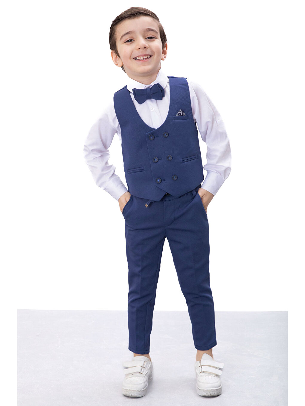 Mavi Düğmeli Yelekli Papyonlu Gömlekli Erkek Çocuk 4lü Takım Elbise 20546-1