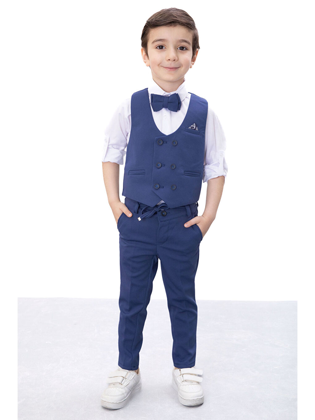 Mavi Düğmeli Yelekli Papyonlu Gömlekli Erkek Çocuk 4lü Takım Elbise 20546-3