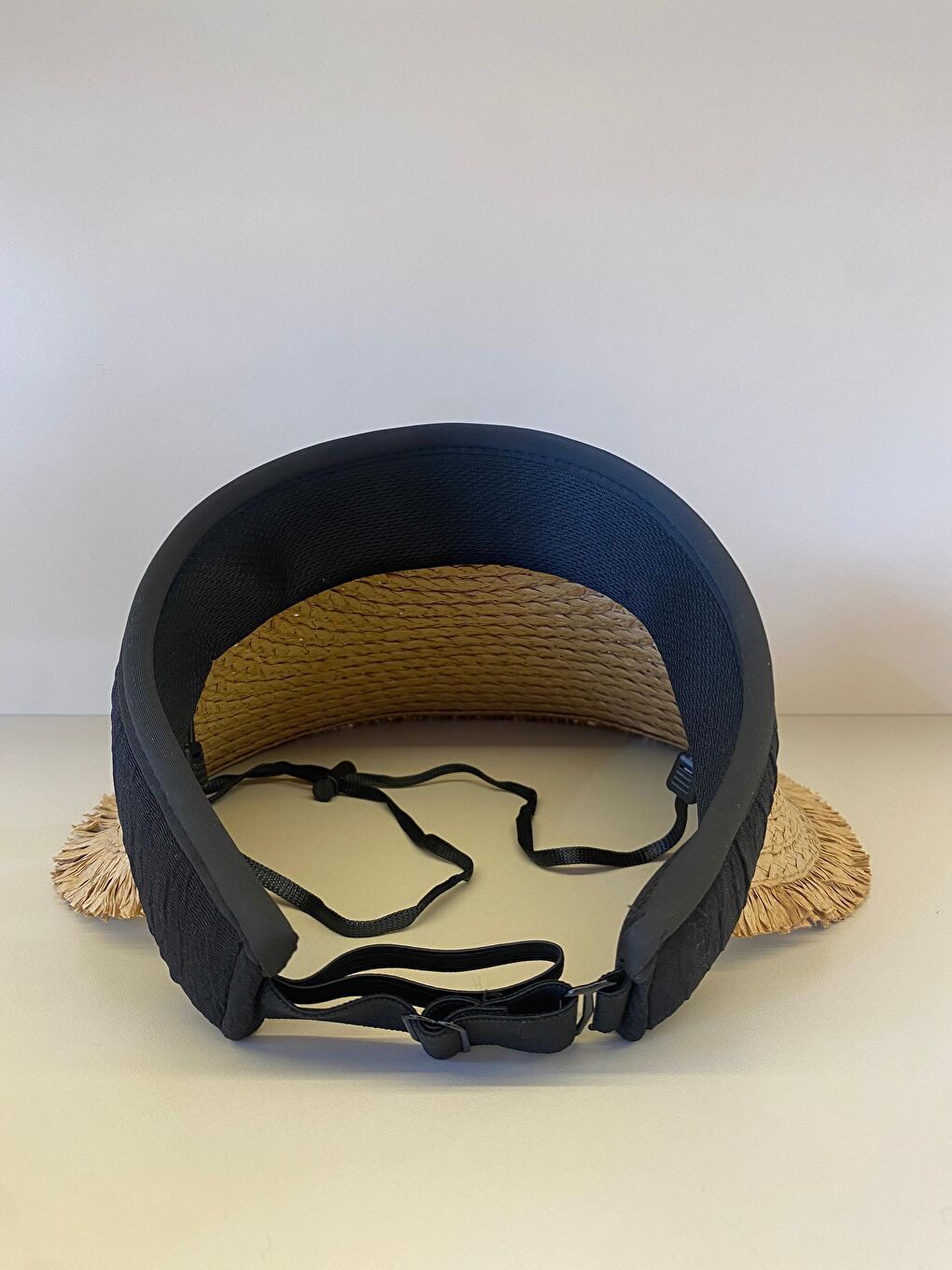 Siyah Saçak Detaylı Yumuşak Siperlikli Hasır Vizör Şapka HSR2110-2