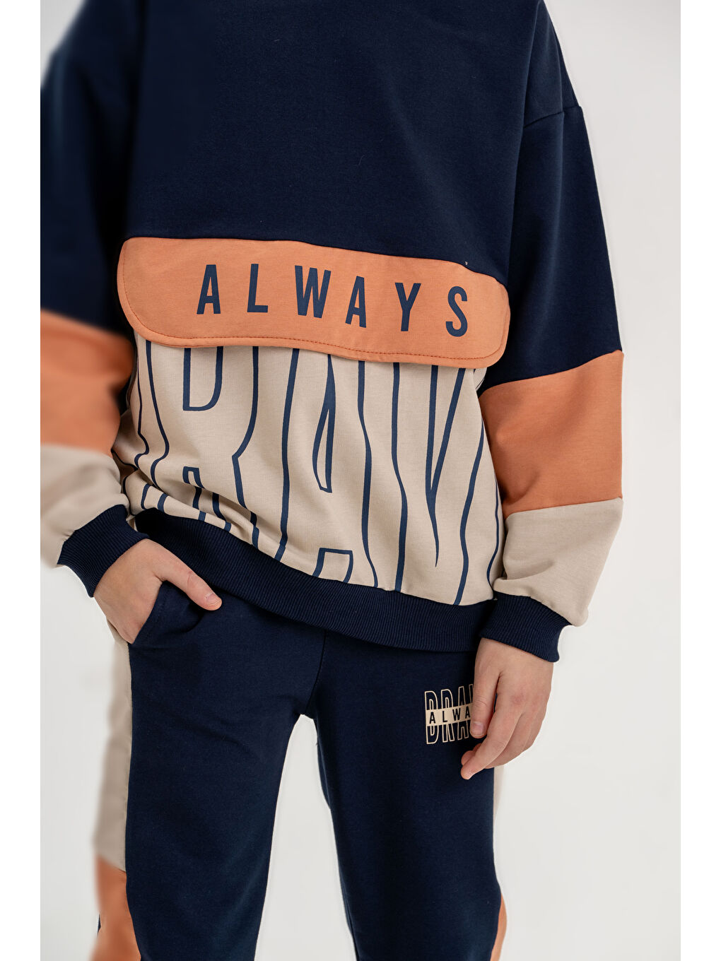 Lacivert Always Brave Baskılı Kanguru Cep Detay Bisiklet Yaka Alt Üst Erkek Çocuk Eşofman Takımı-3