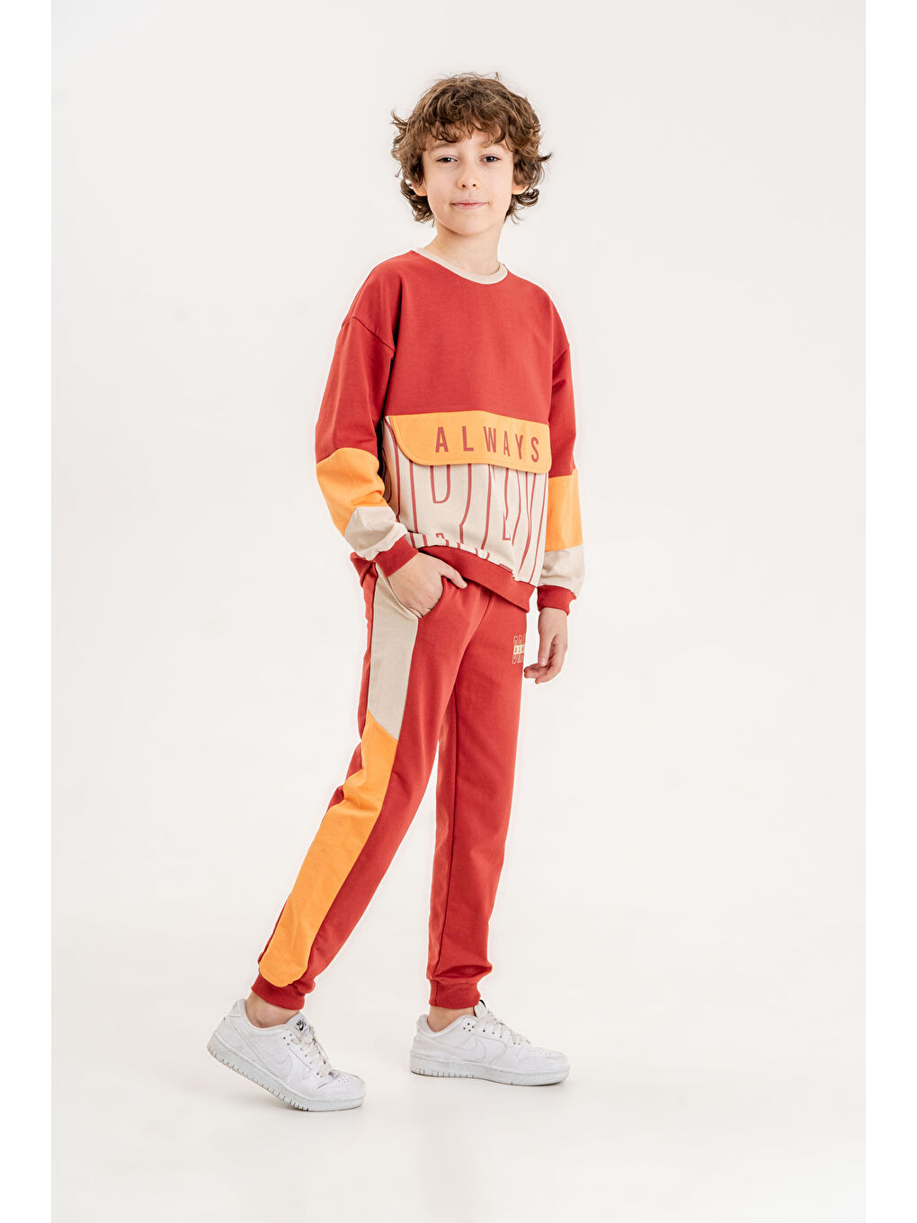 Kırmızı Always Brave Baskılı Kanguru Cep Detay Bisiklet Yaka Alt Üst Erkek Çocuk Eşofman Takımı-1