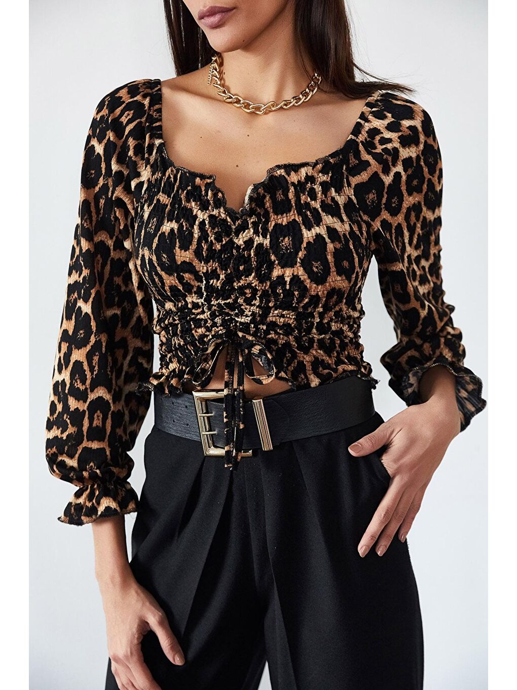 Kahverengi Leopar Desenli Gipeli Büzgülü Bluz 1KXK2-44718-60