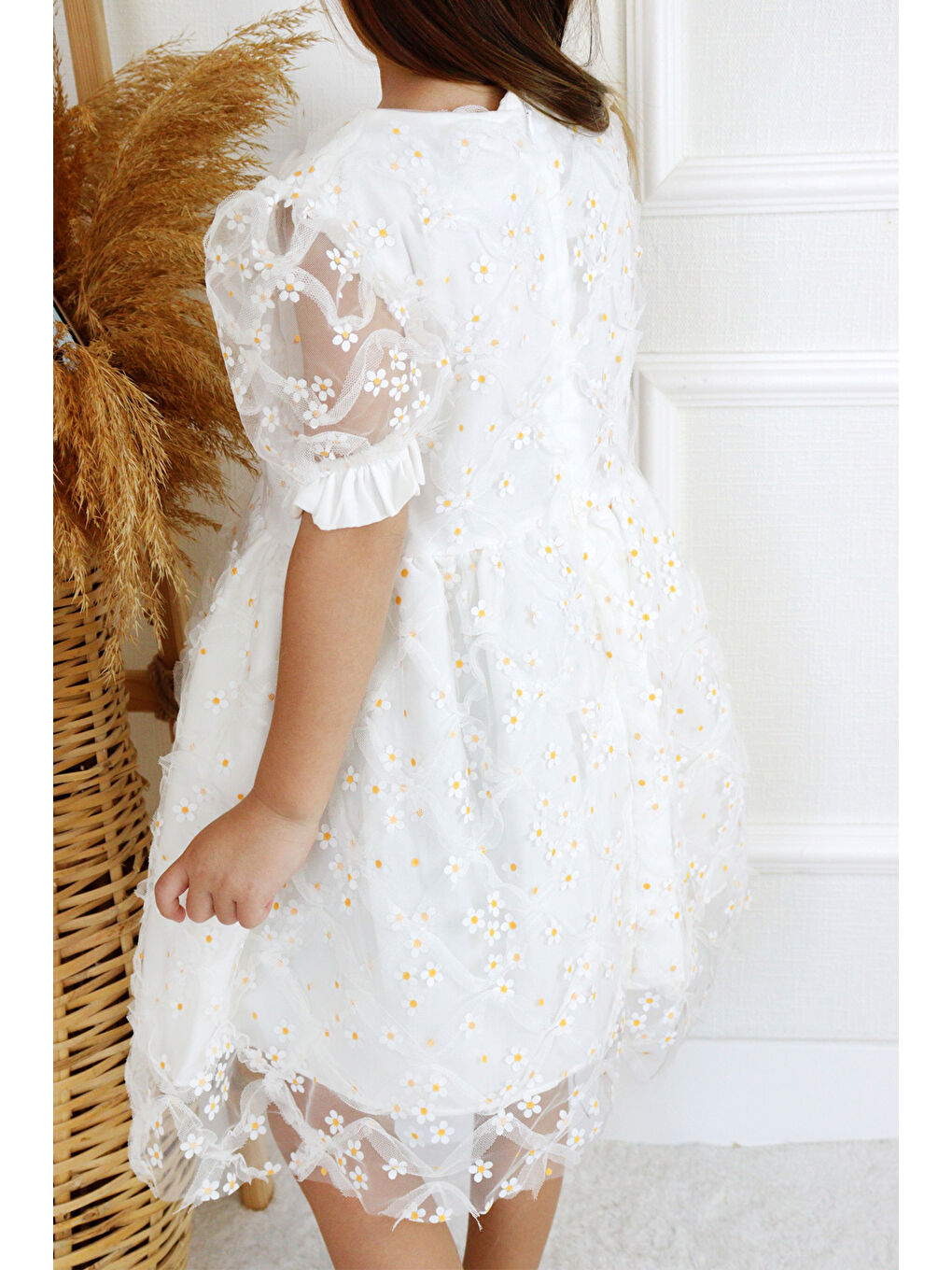 Beyaz Kısa Kollu Papatya Tüllü Kız Çocuk Elbise - Hillary-1