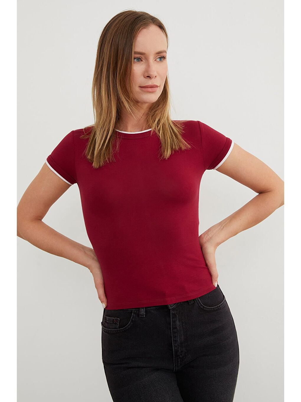 Bordo Basic Bisiklet Yaka Biyeli Crop Tişört-1