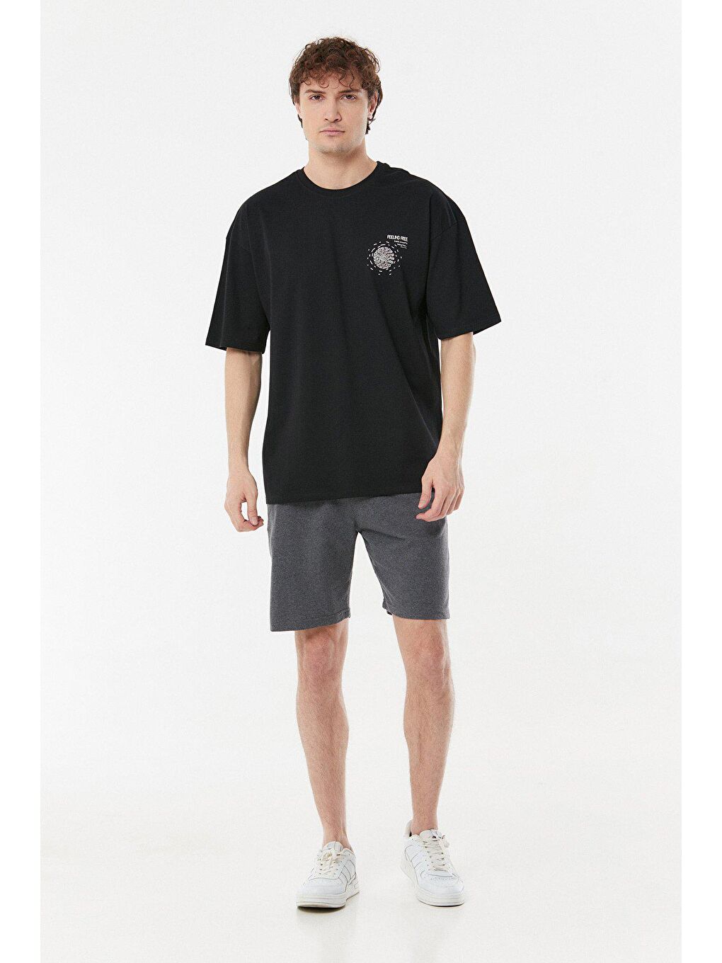 Siyah Baskılı Bisiklet Yaka Oversize Tişört-1