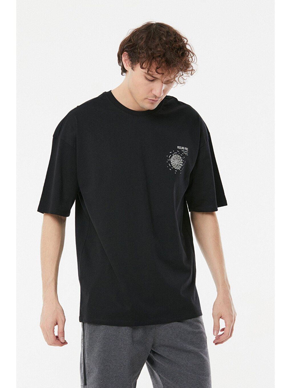 Siyah Baskılı Bisiklet Yaka Oversize Tişört-2