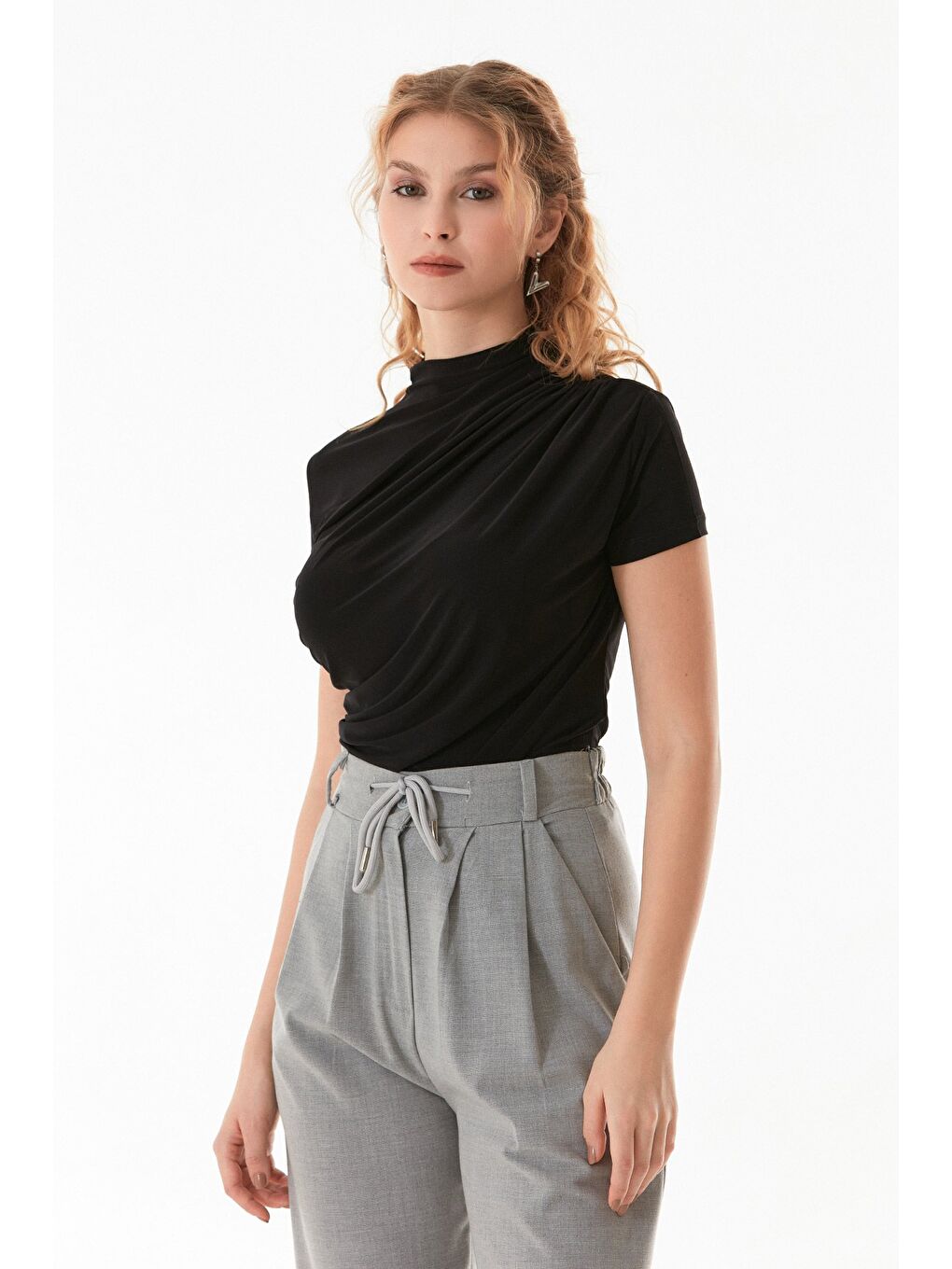 Siyah Drapeli Dik Yaka Bluz-2