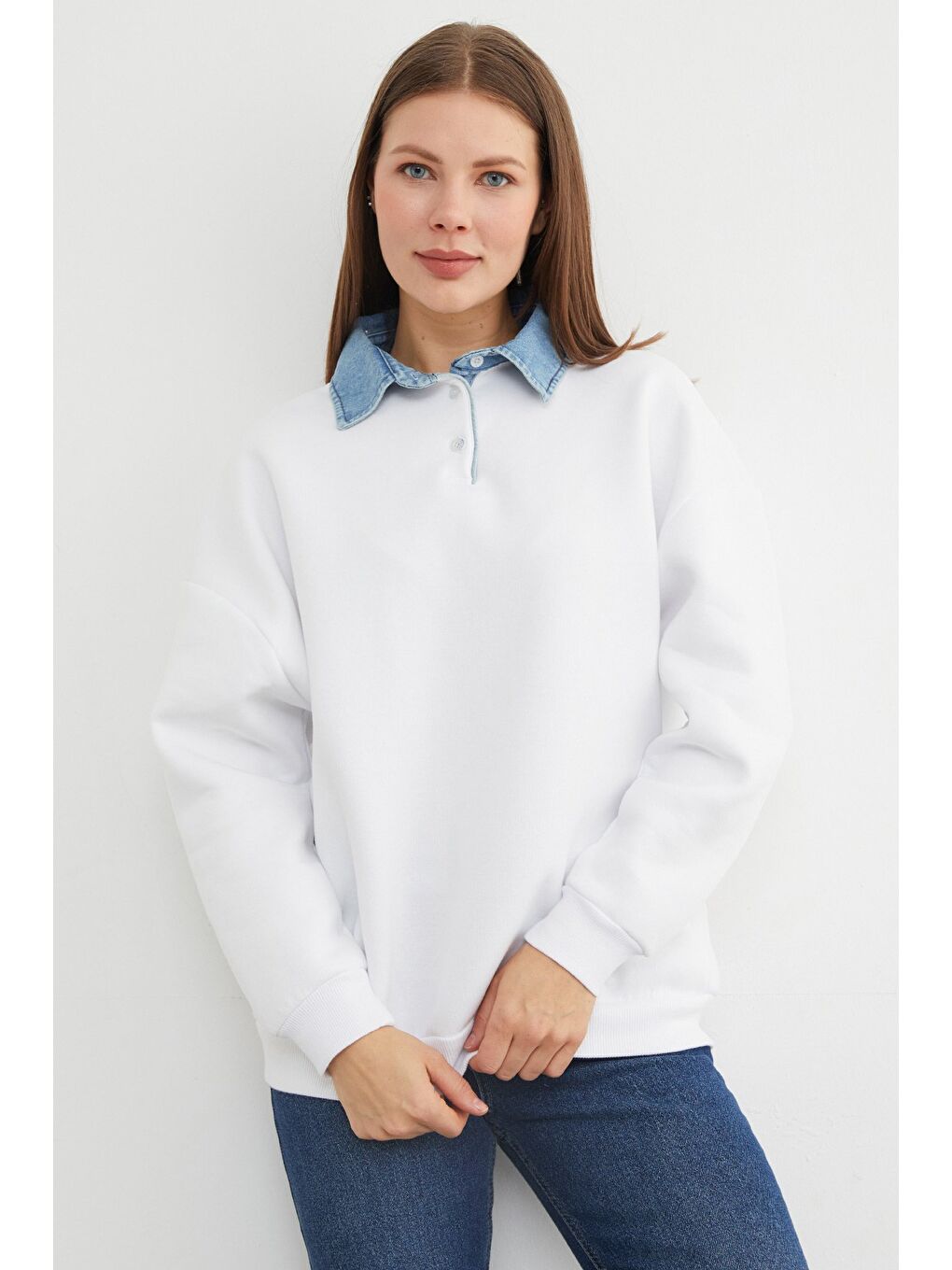 Beyaz 3 İplik Jean Garnili Gömlek Yaka Oversize Sweatshirt