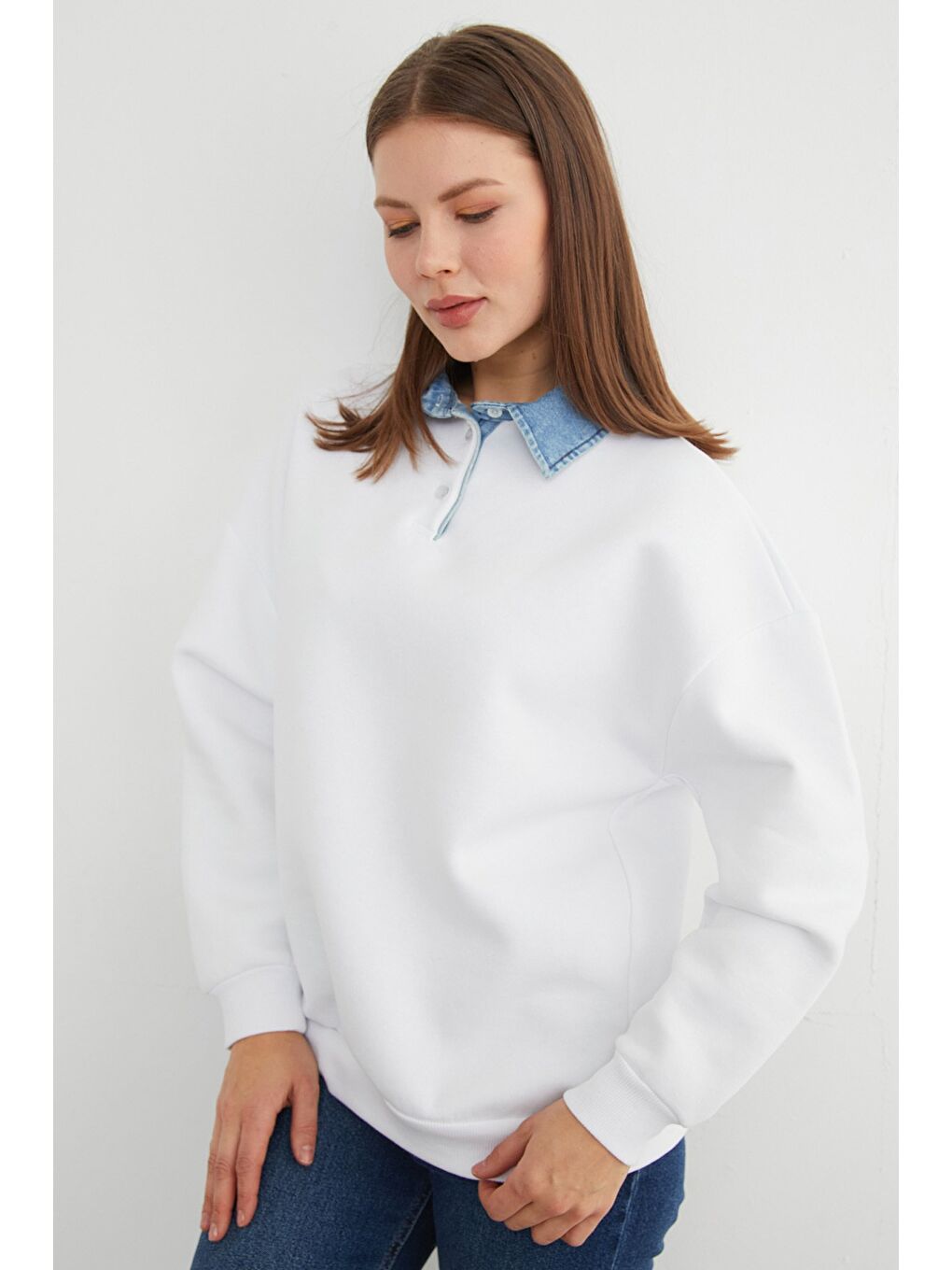 Beyaz 3 İplik Jean Garnili Gömlek Yaka Oversize Sweatshirt-4