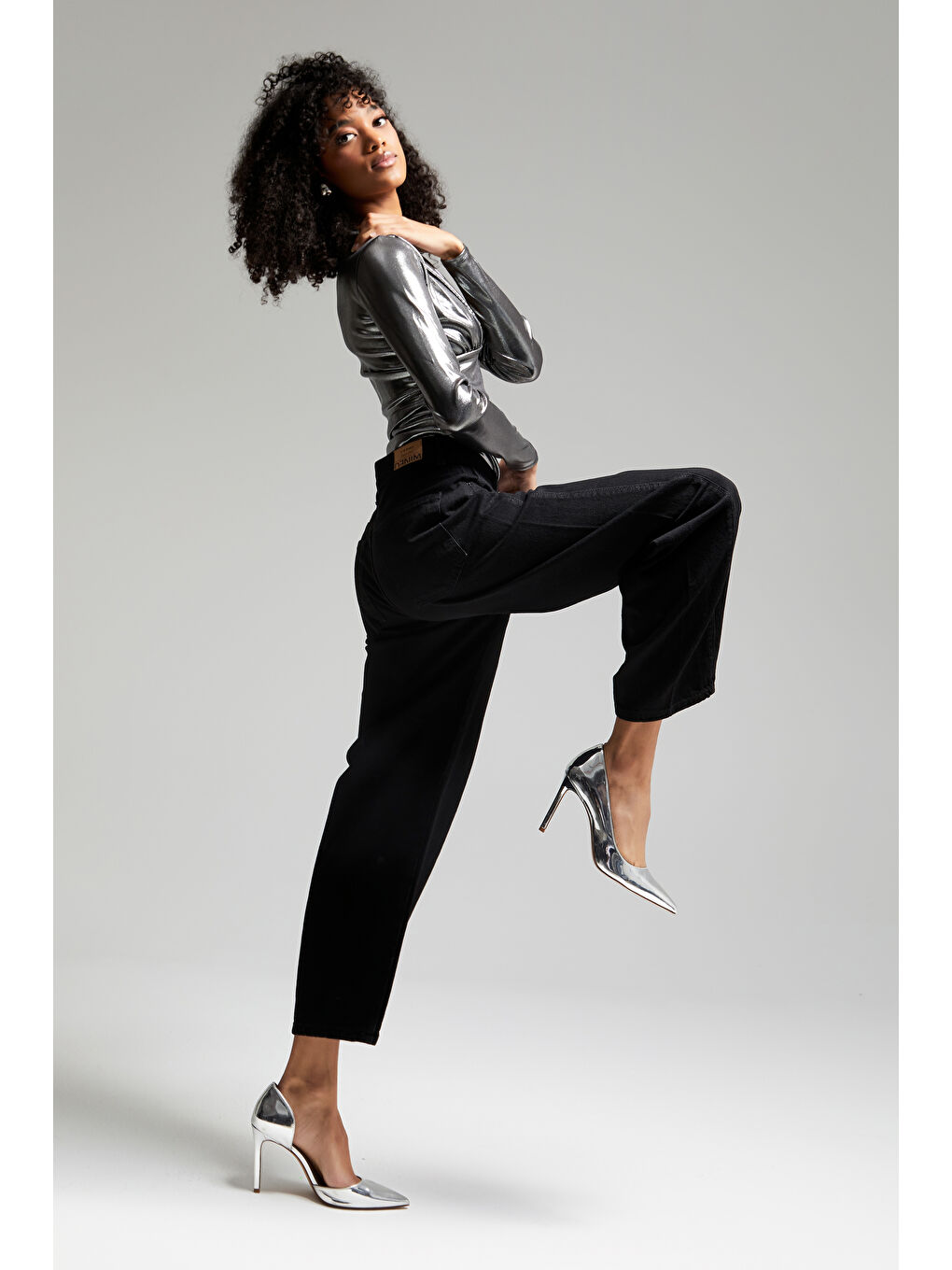 Kadın Siyah Renk Venüs Carrot Fit Rahat Kalıp Yüksek Bel Denim-1