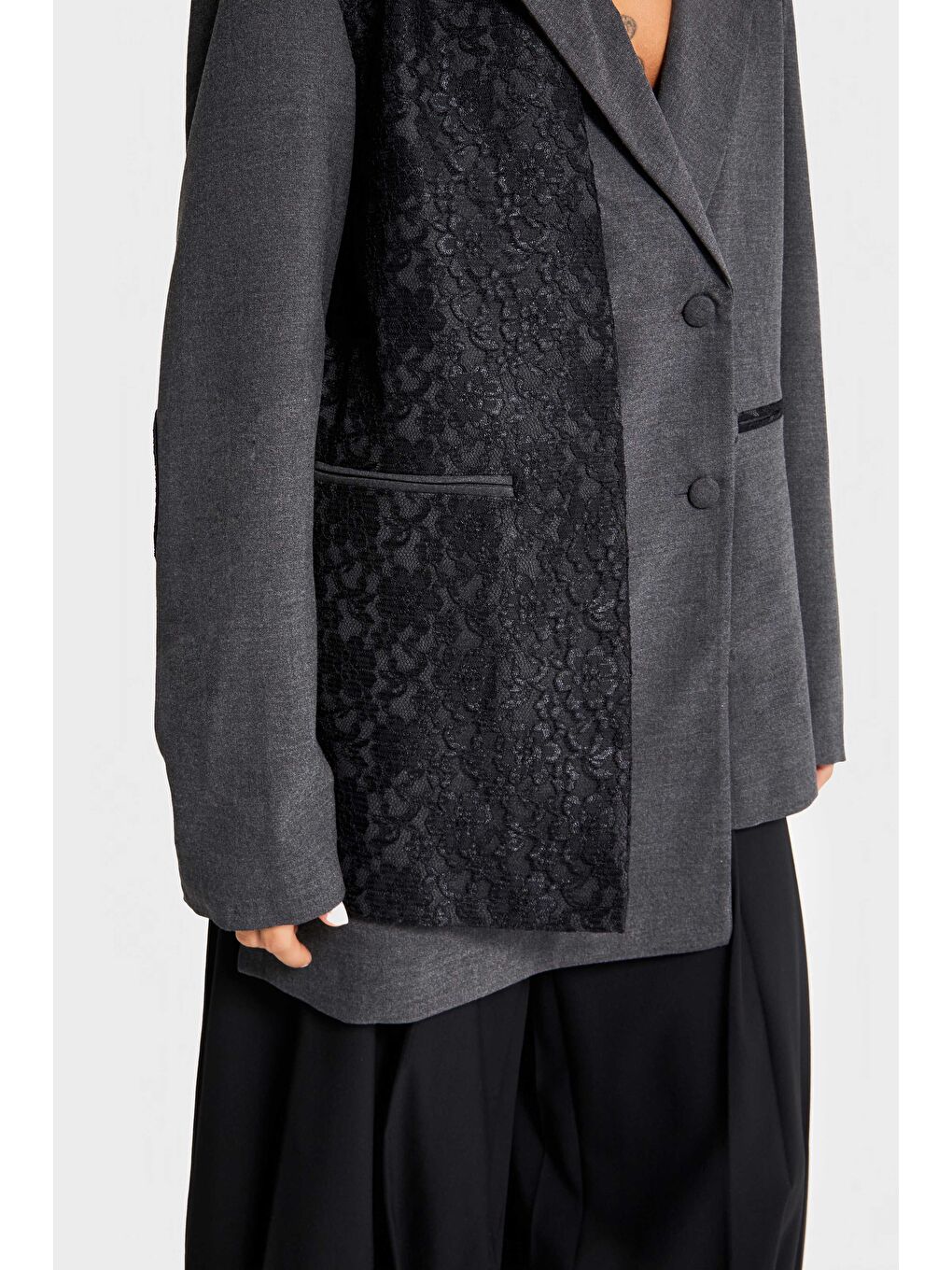 Kadın Antrasit Renk Dantel Detaylı Özel Tasarım Oversize Kruvaze Kumaş Ceket-3