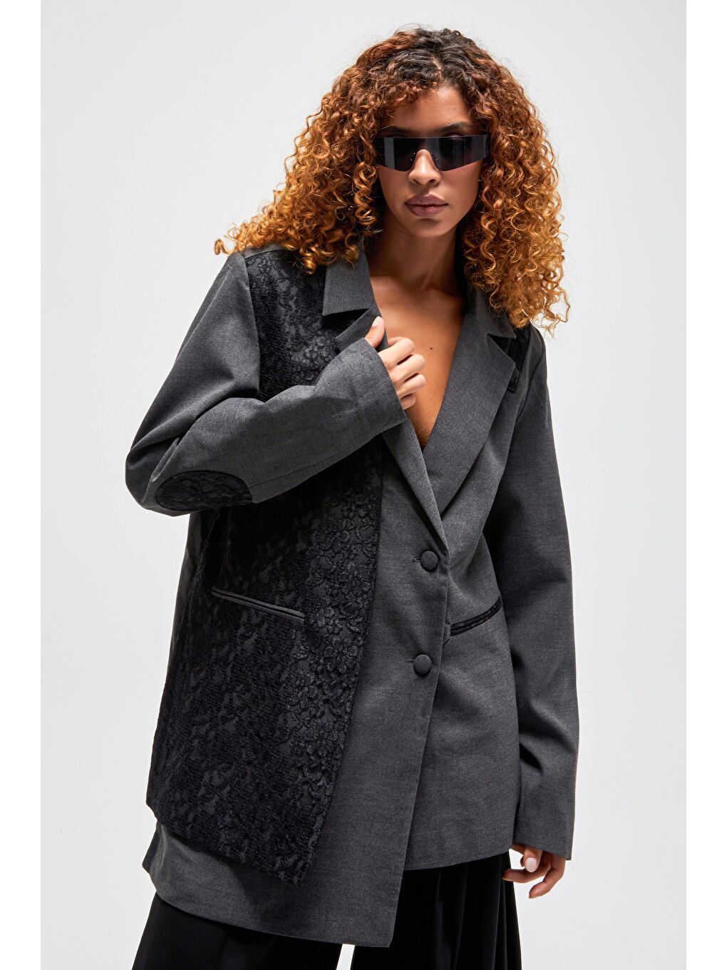 Kadın Antrasit Renk Dantel Detaylı Özel Tasarım Oversize Kruvaze Kumaş Ceket-4