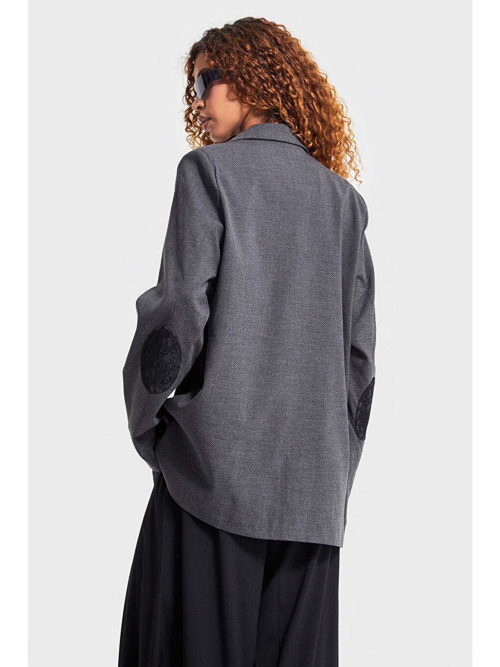 Kadın Antrasit Renk Dantel Detaylı Özel Tasarım Oversize Kruvaze Kumaş Ceket-5