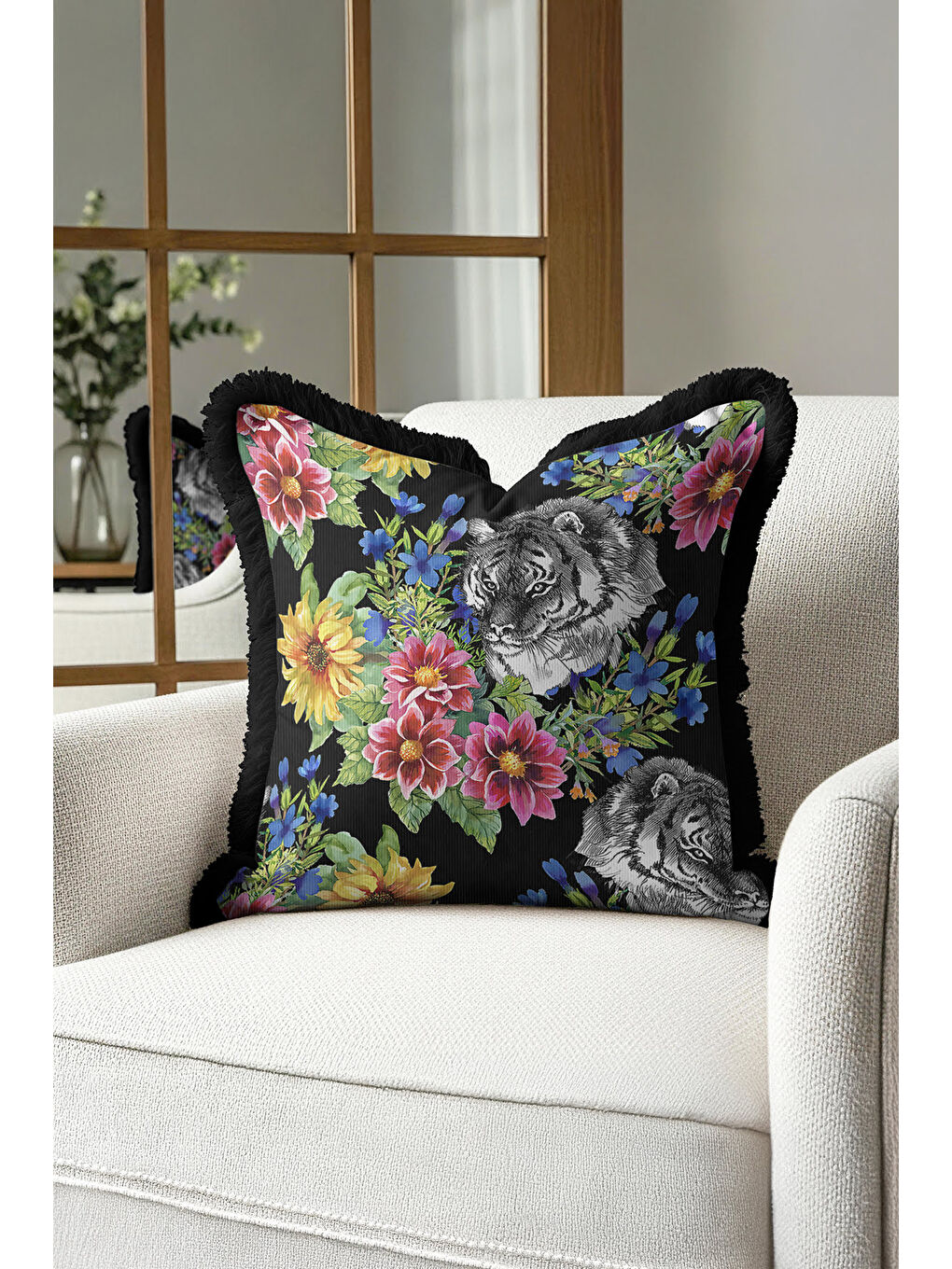 Karışık Lüks Çiçekli Kaplan Motifli Saçaklı Yastık Kılıfı - Egzotik Bohem Siyah Renk Püsküllü Kırlent Kılıfı-3
