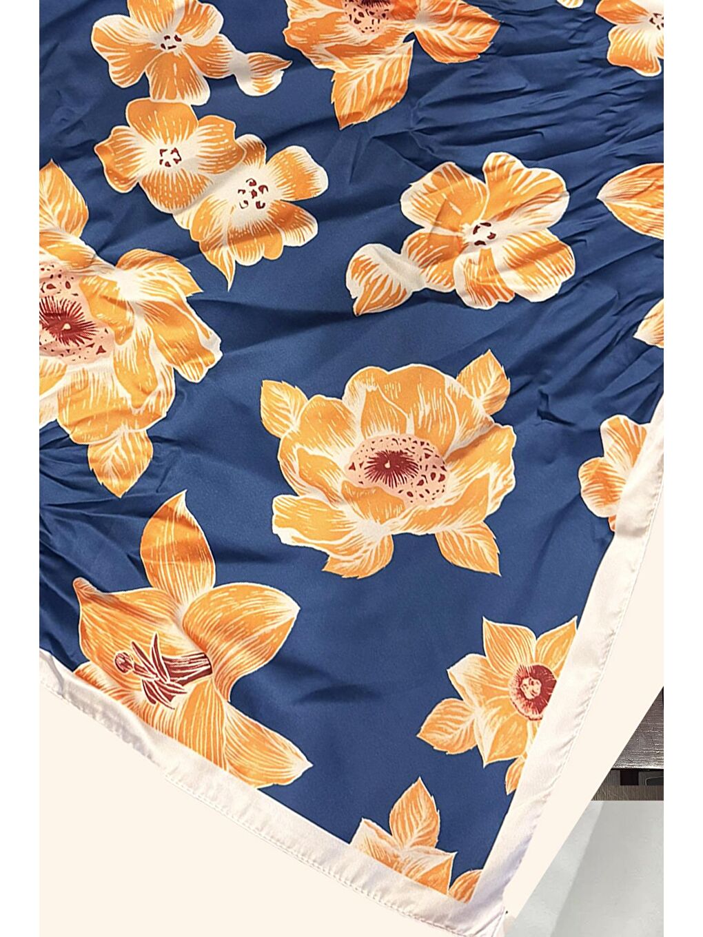 Turuncu Etnik Desenli Saten Bandana Fular-2