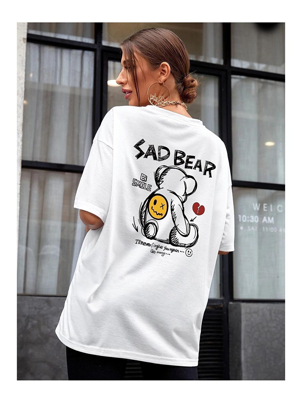 Kadın Beyaz Oversize Bear Sırt Baskılı Tişört