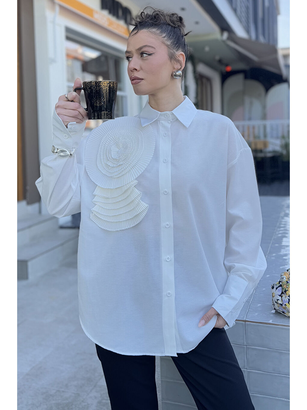 Beyaz Gül Detaylı Tarz Kadın Gömlek-4