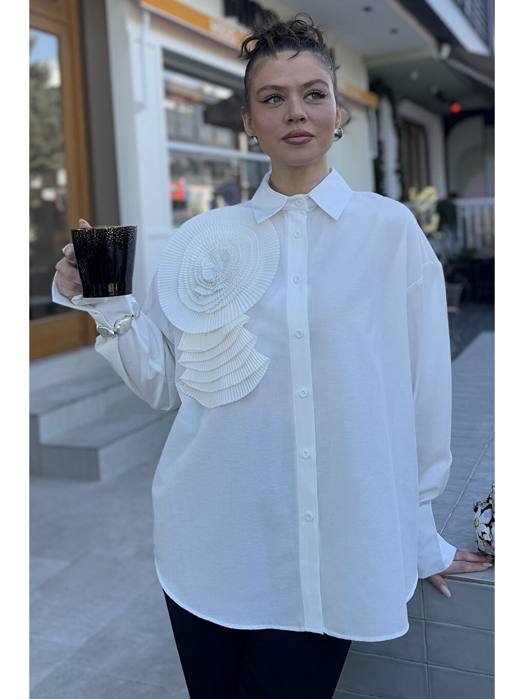 Beyaz Gül Detaylı Tarz Kadın Gömlek-5