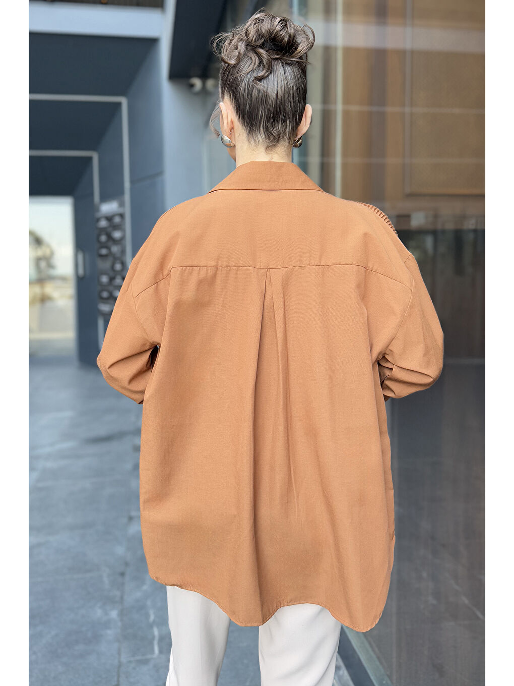 Kahverengi Gül Detaylı Tarz Kadın Gömlek-7