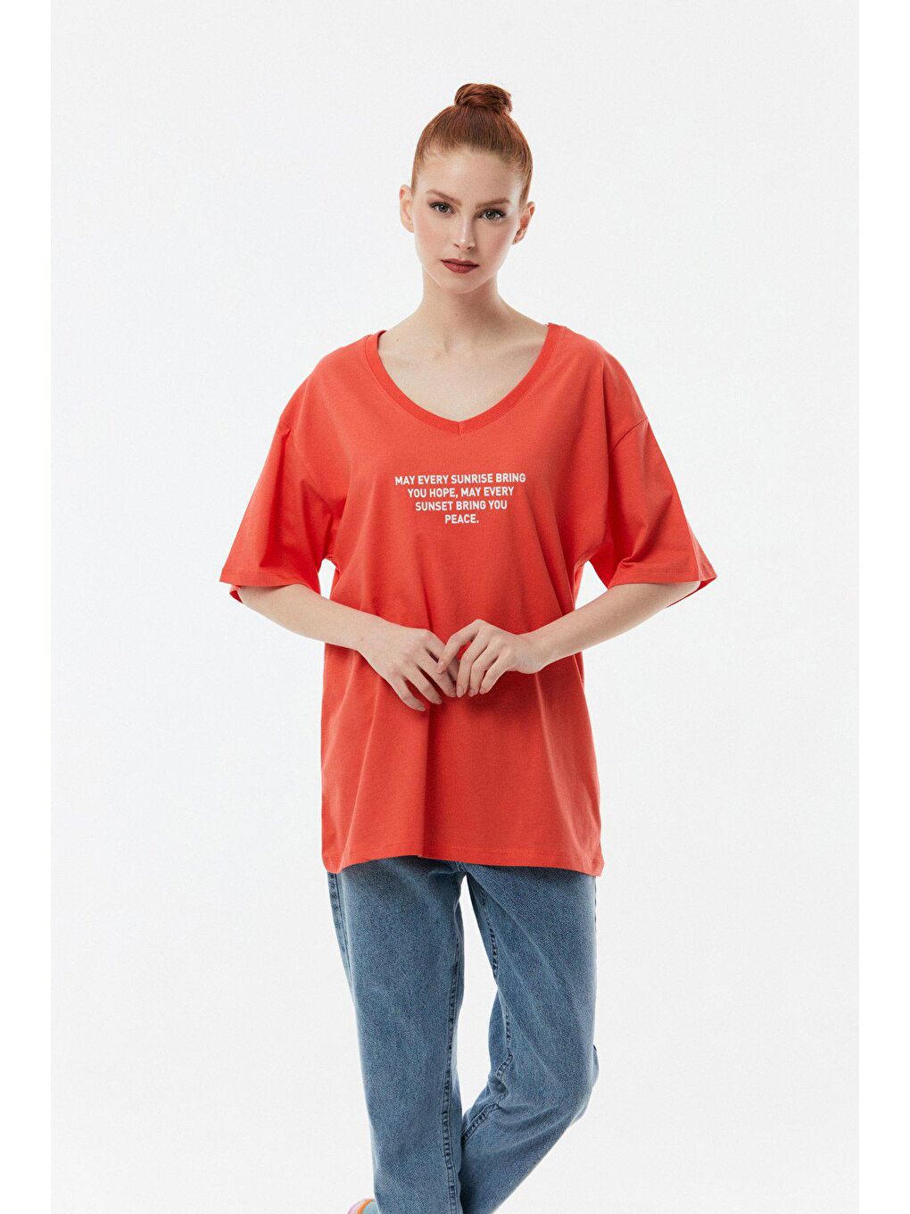 Mercan Yazı Baskılı V Yaka Salaş Tişört