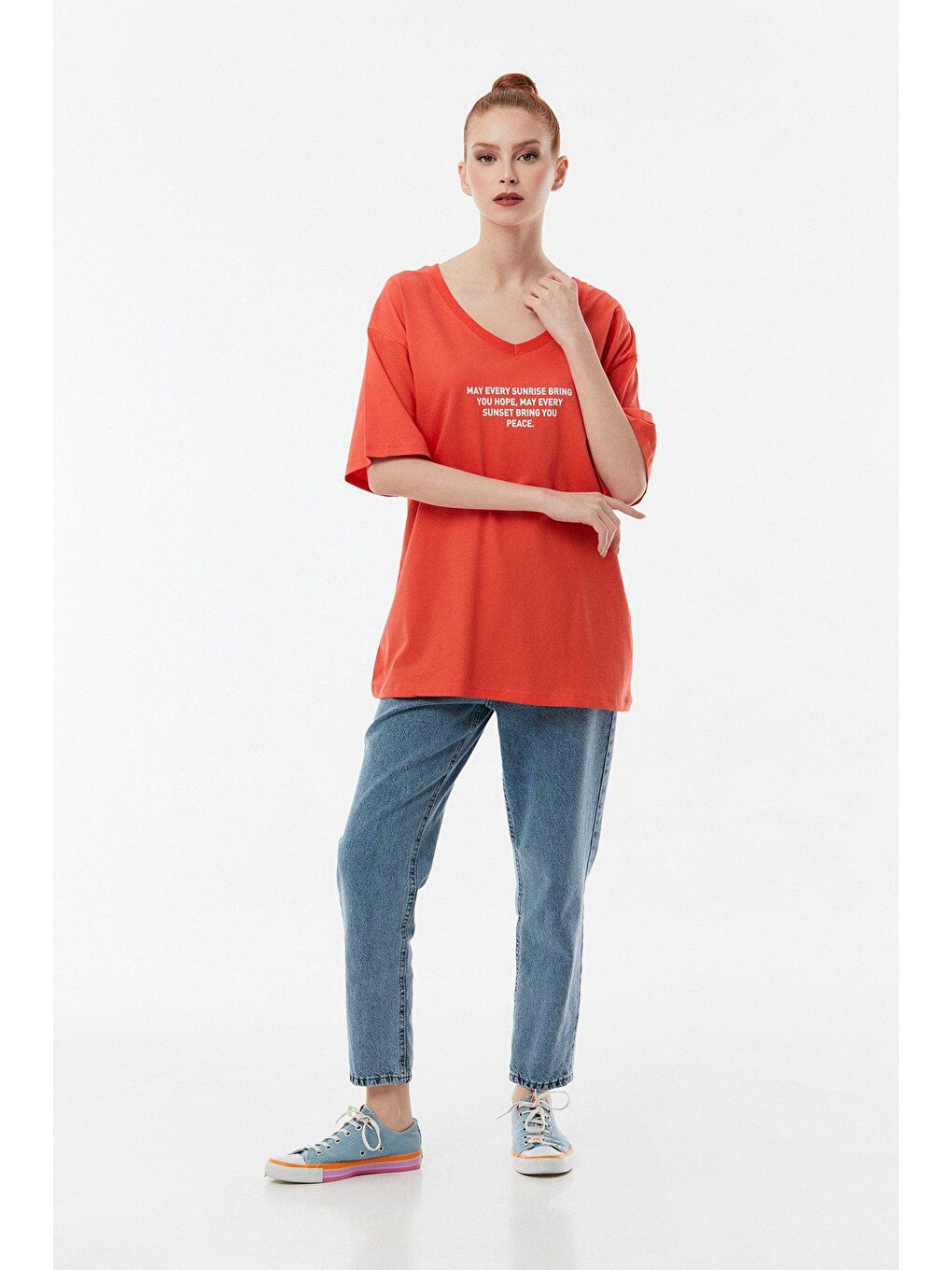 Mercan Yazı Baskılı V Yaka Salaş Tişört-3