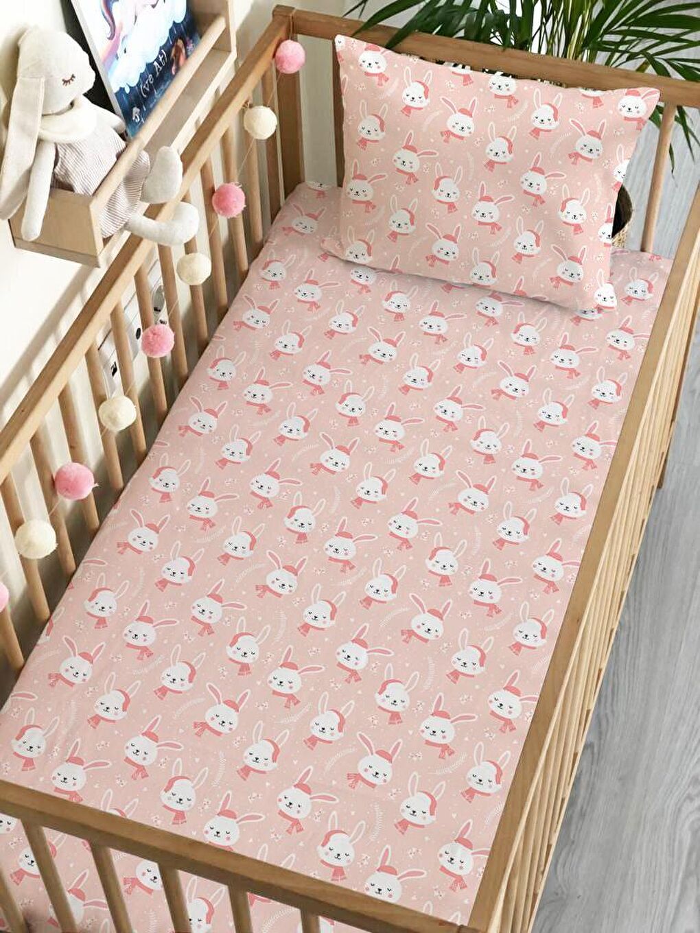 Karışık Yılbaşı Tema Tavşan Desen Baskılı Bebek Boy Lastikli Çarşaf Seti 60x120 cm