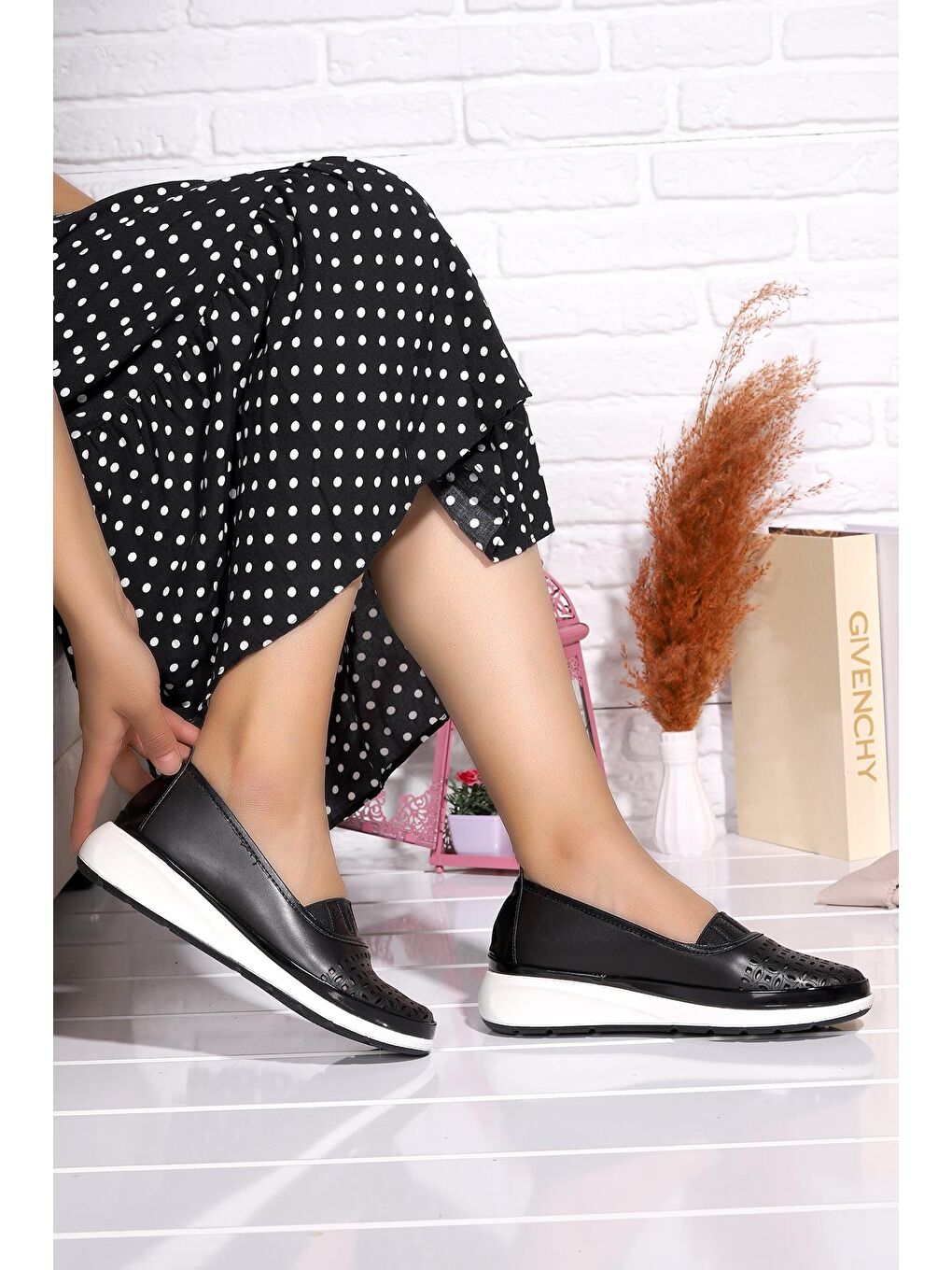 Siyah Lazer Kesim Kadın Günlük Babet Ayakkabı Cns 1023