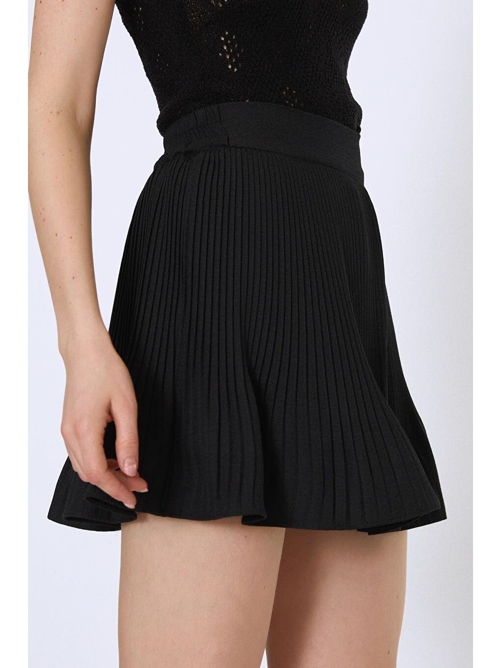 Piliseli İçi Şortlu Mini Etek Siyah-3