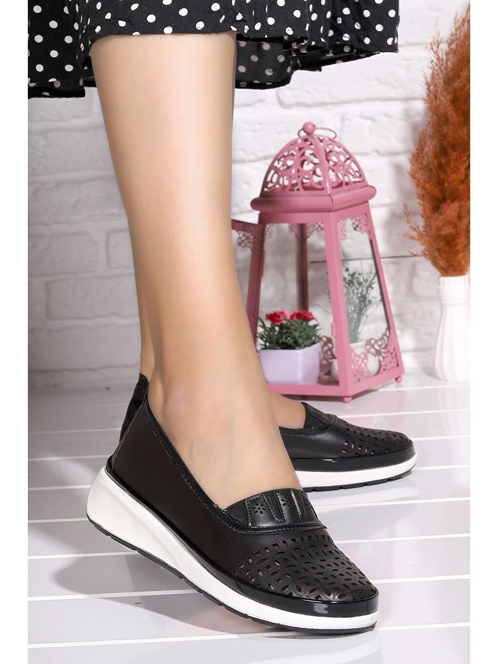 Siyah Lazer Kesim Kadın Günlük Babet Ayakkabı Cns 1023-1