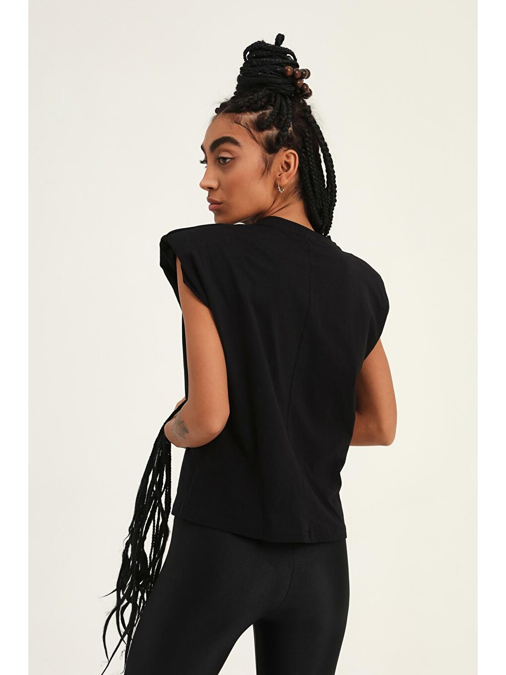 Vatkalı Kolsuz Basic Tişört Siyah-3