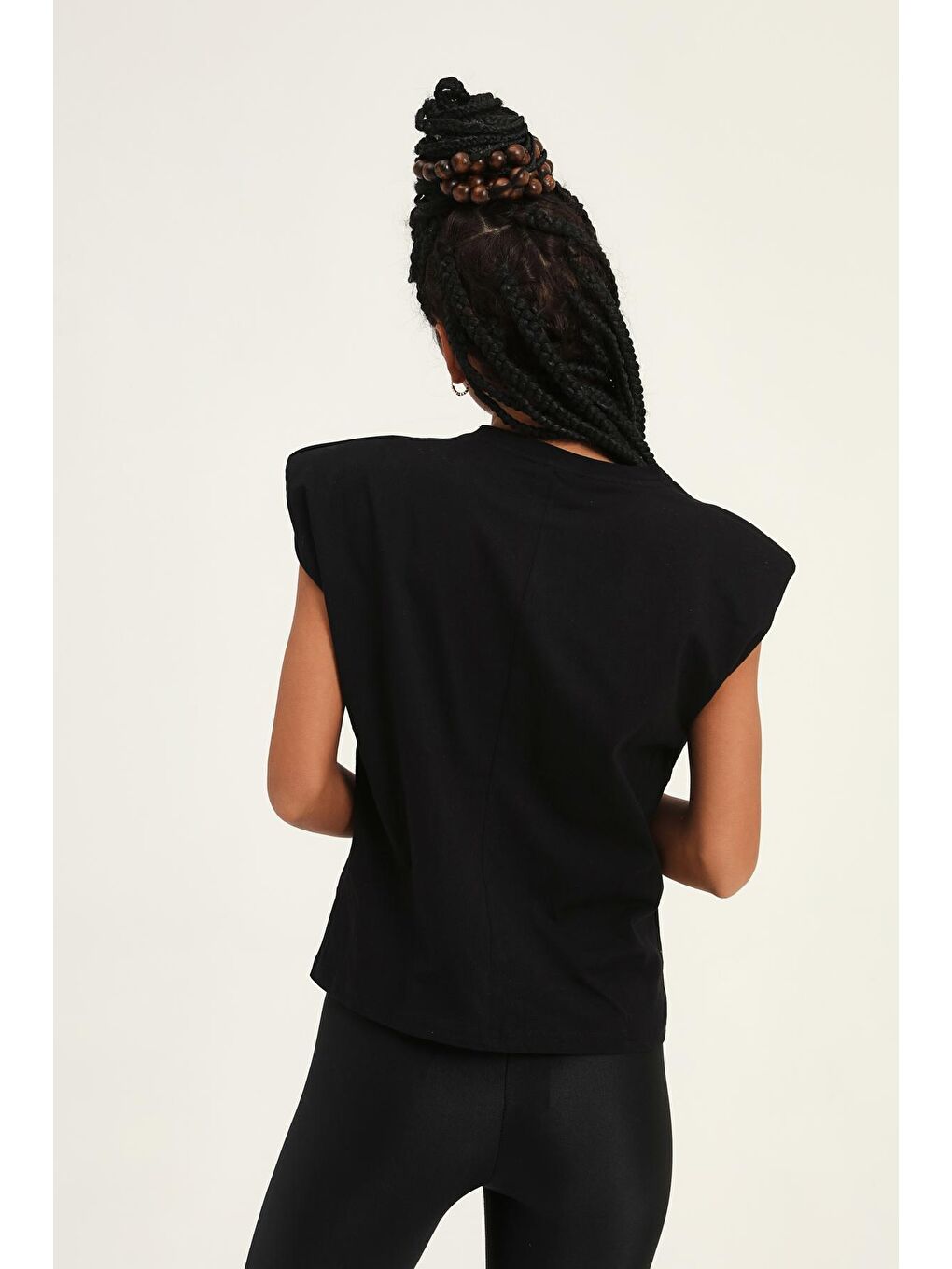 Vatkalı Kolsuz Basic Tişört Siyah-4