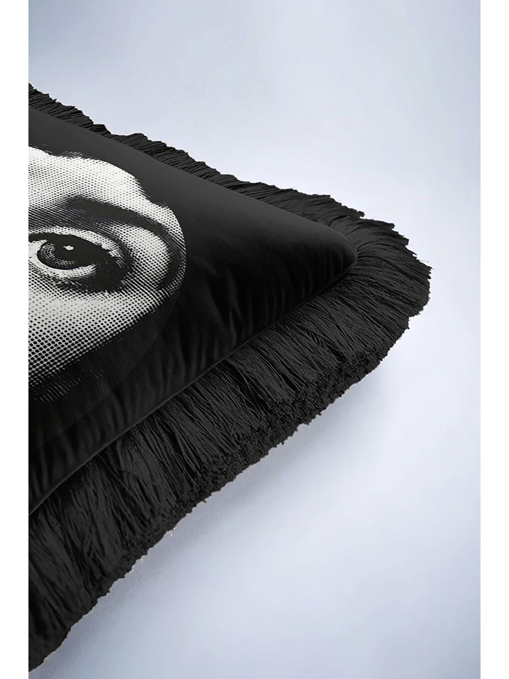 Karışık Pop Art Portre Saçaklı Yastık Kılıfı - Monokrom Modern Siyah Püsküllü Kırlent Kılıfı-6