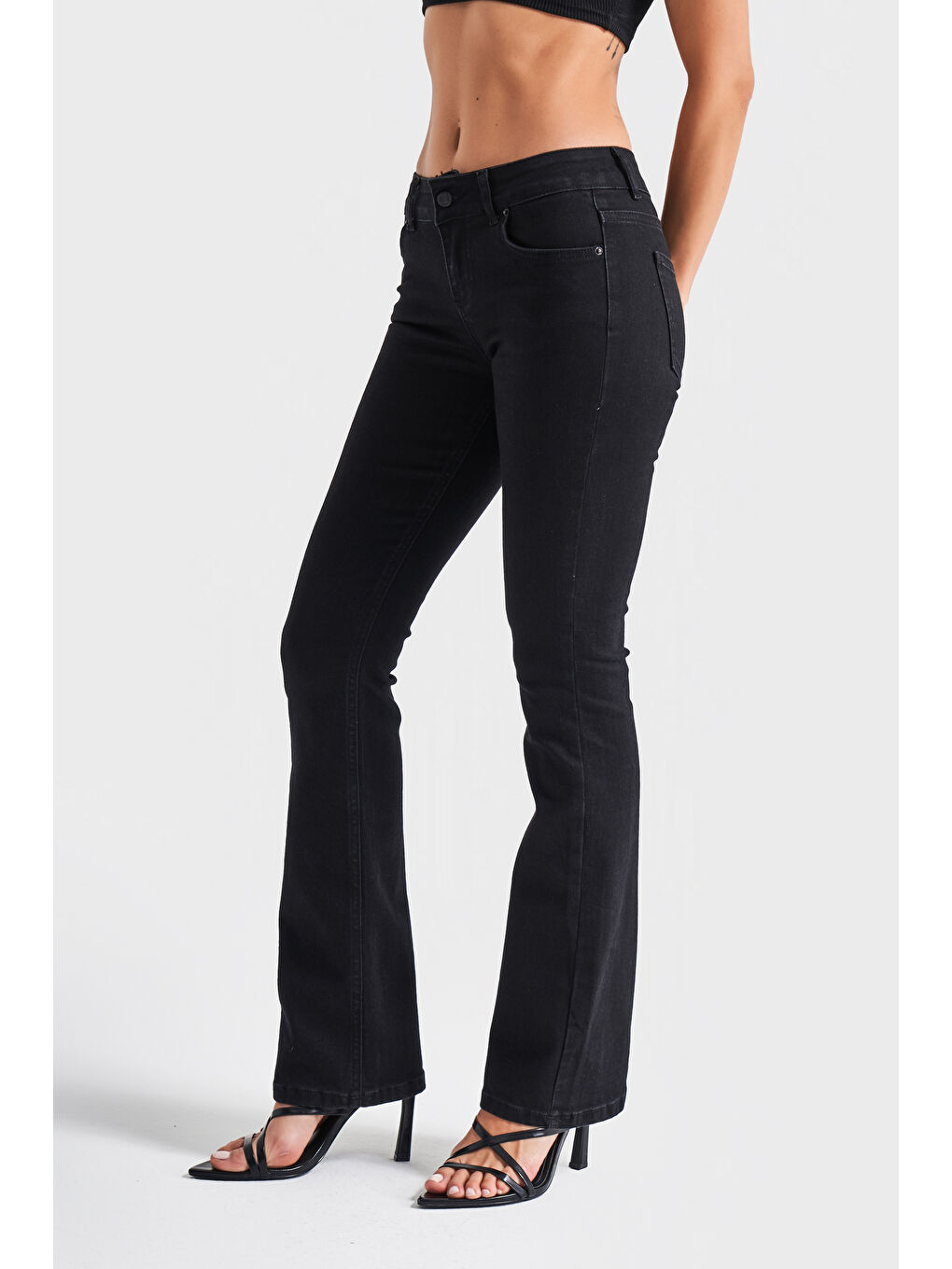 Kadın Siyah Renk Bootcut Fit Orta Bel Elastanlı Denim